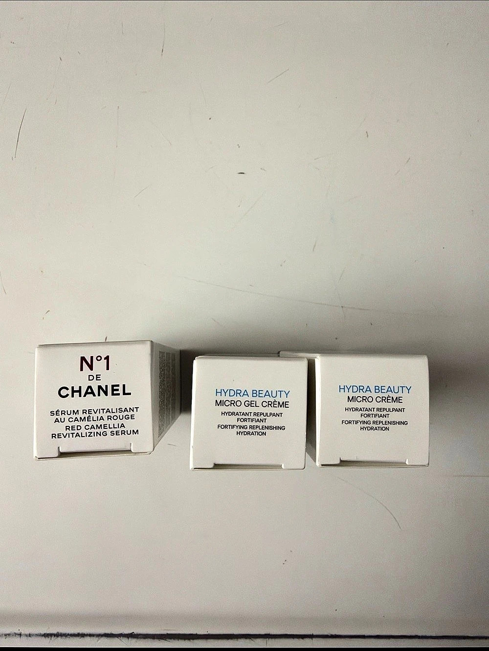 Chanel N°1 de Chanel Serum Revitalisant Régénérant and Hydra Beauty Micro Crème - Picture 4 of 5